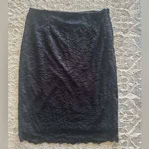 Stretchy lace pencil skirt
